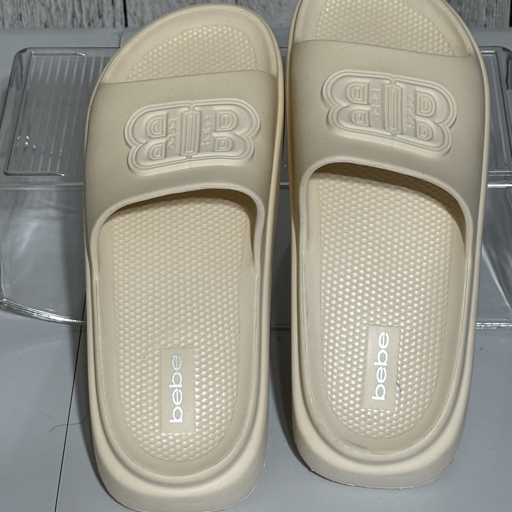 Bebe Women Malaga Pool Slider Bone 3D Logo Size 6 Open Toe Sandals - Picture 3 of 13